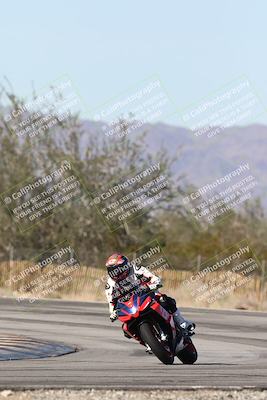 media/Dec-01-2025-Moto Forza (Mon) [[2daa91e15f]]/3-Beginner Group/Session 3 (Turn 3)/